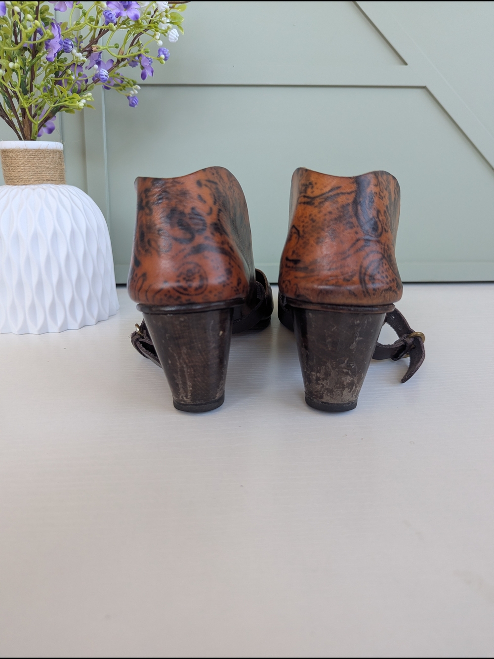 Muñoz Vrandecic Brown Patterned Leather Cutout Heels with Strap - Picture 5 of 12